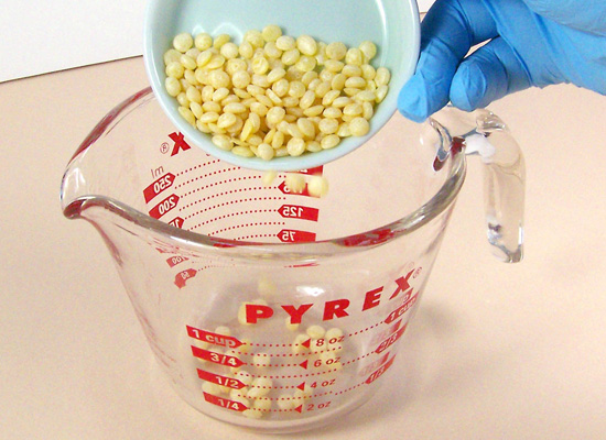 How a Pyrex Measuring Cup is made (30 seconds) 