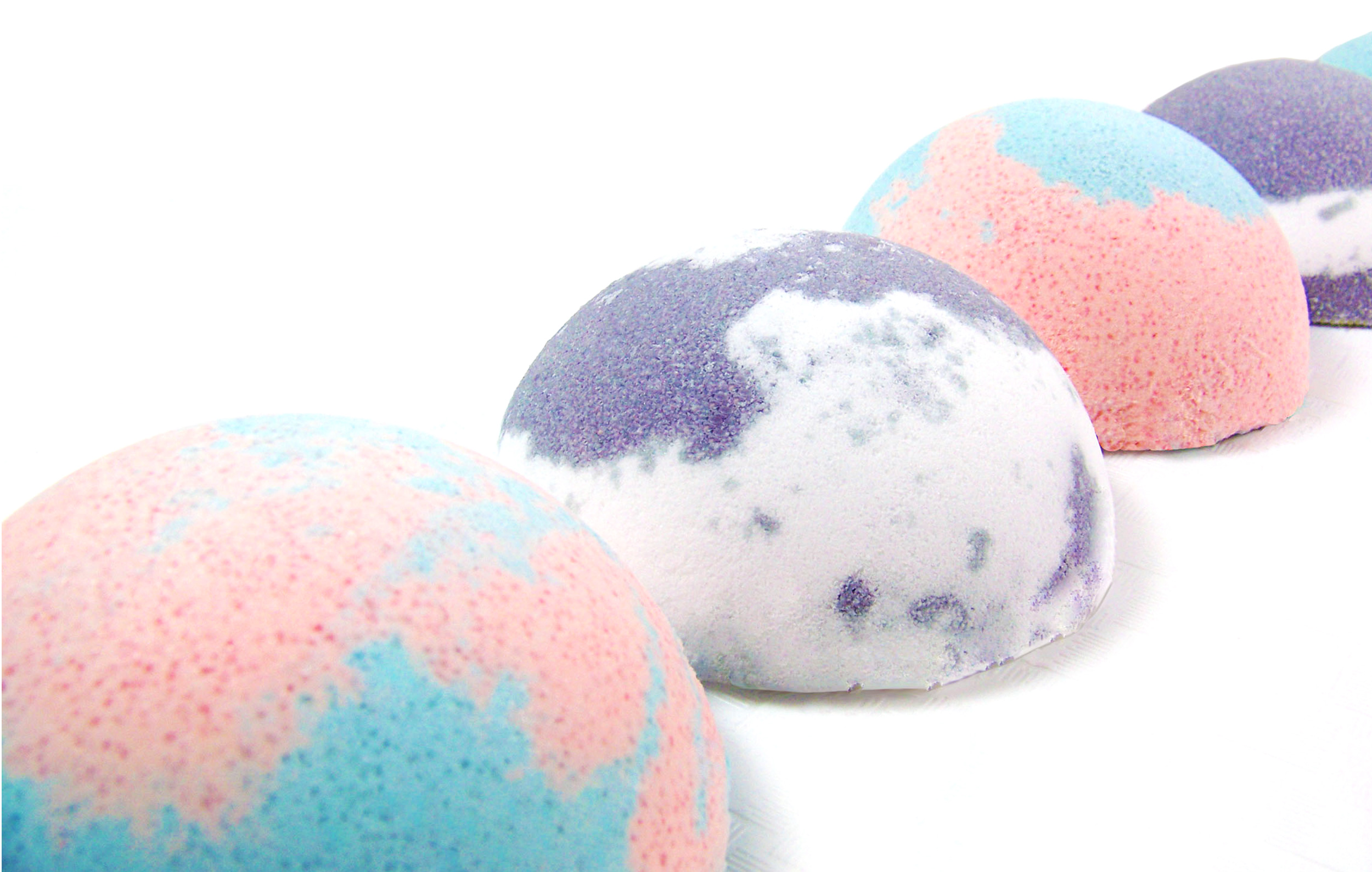finished multicolor DIY bath bombs