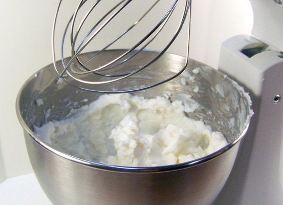 begin whipping the foaming bath butter base on low