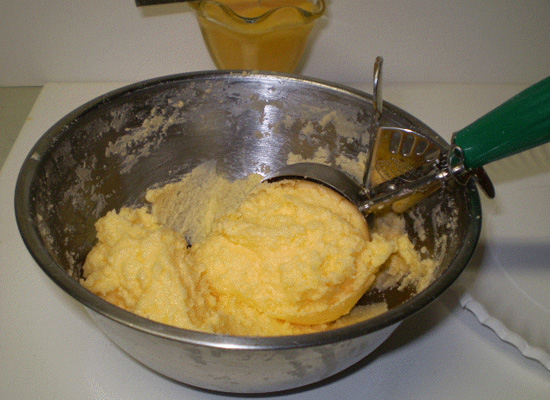 use ice cream scooper to make scoops