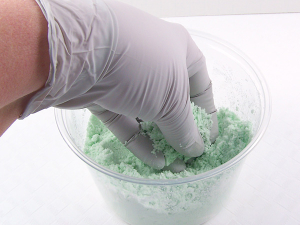 mix base and fragrance oil together