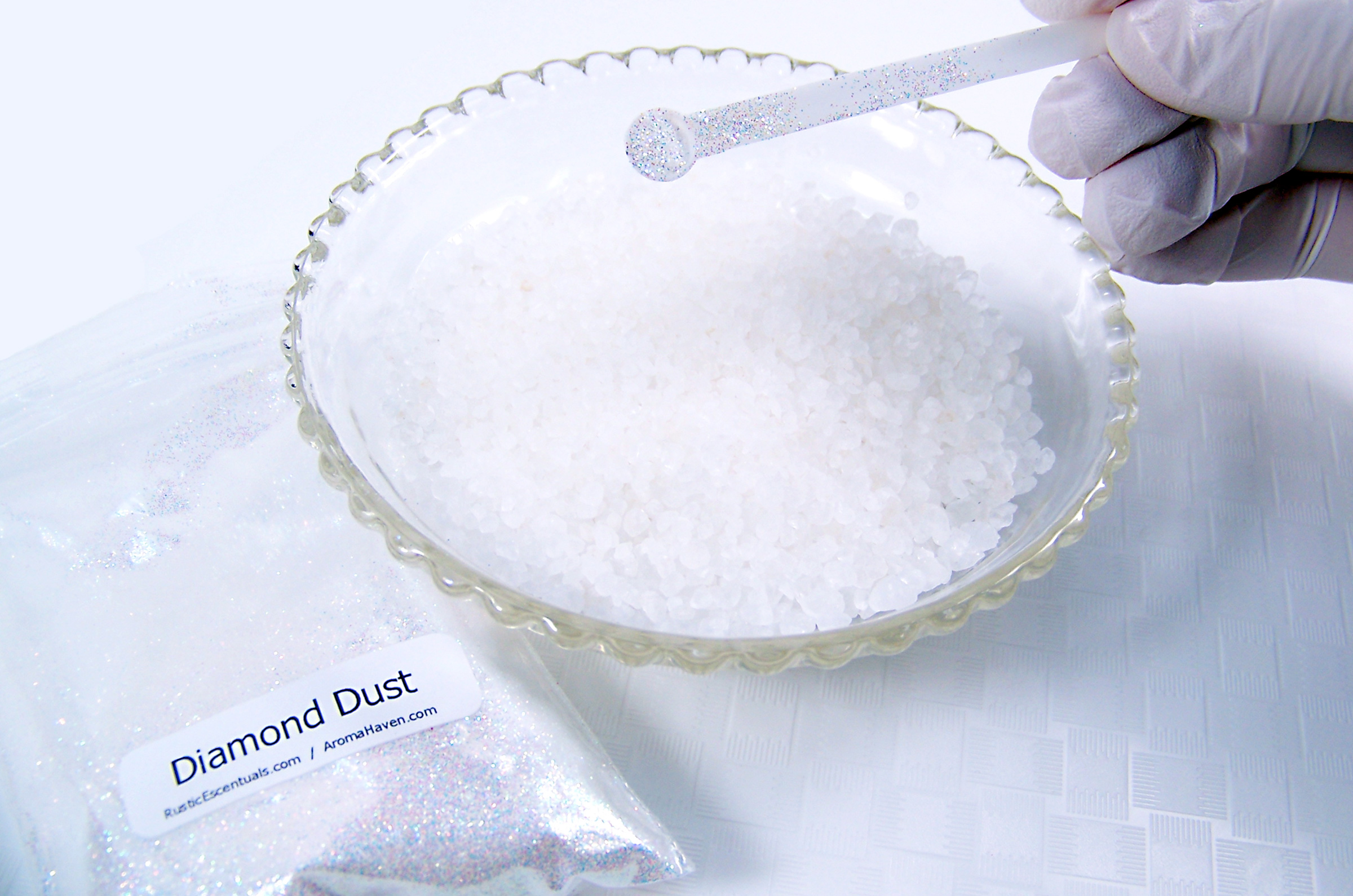add diamond dust glitter to sea salts and mix well